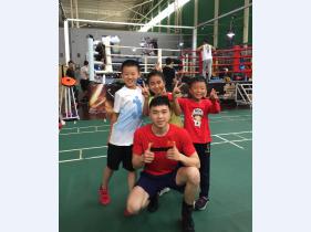 徐灿与名人堂小拳手